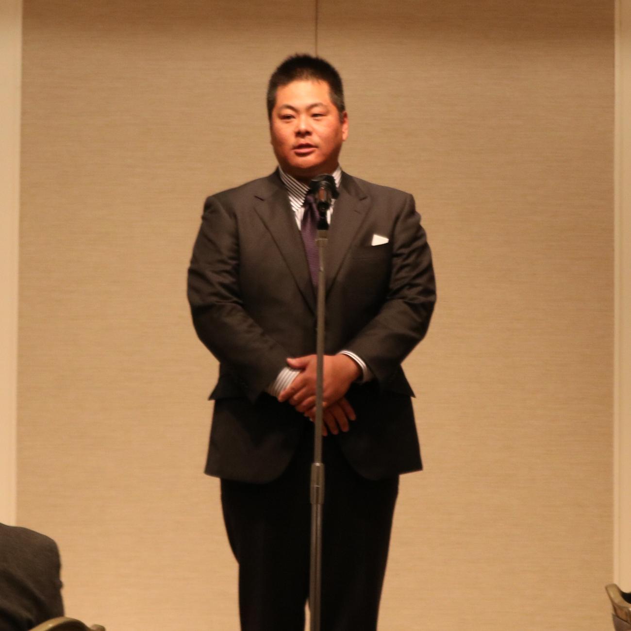 東大阪大柏原の土井監督が話す（撮影・林亮佑）