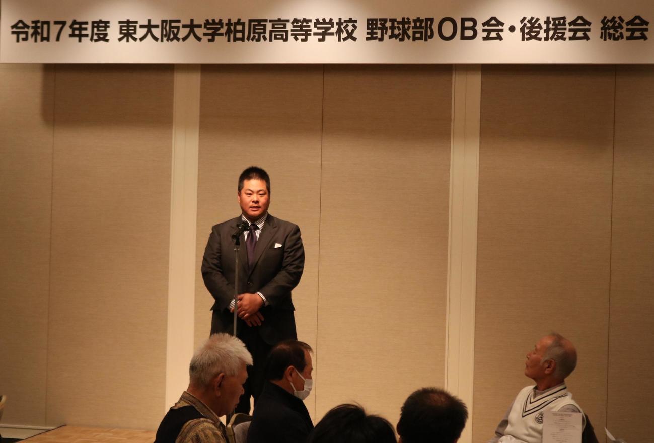 東大阪大柏原の土井監督が話す（撮影・林亮佑）