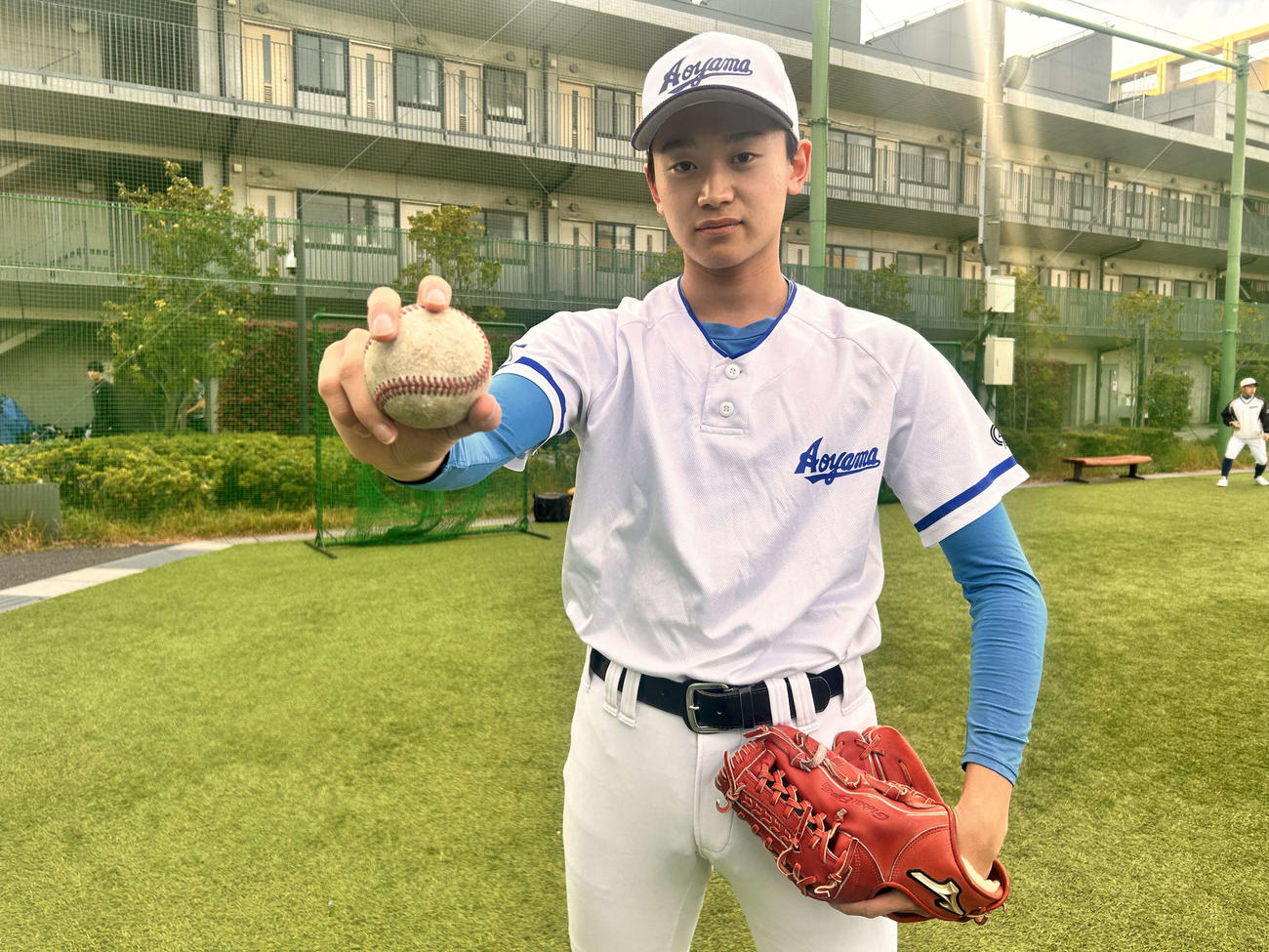 「4年後のドラフトで勝負をかけたい」と語る青山学院の二岡択実投手（撮影・平山連）