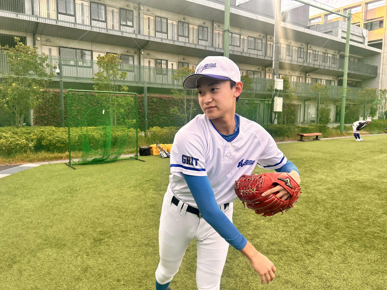 「目標は150キロを投げてプロ入りすることです」と話す青山学院の二岡（撮影・平山連）
