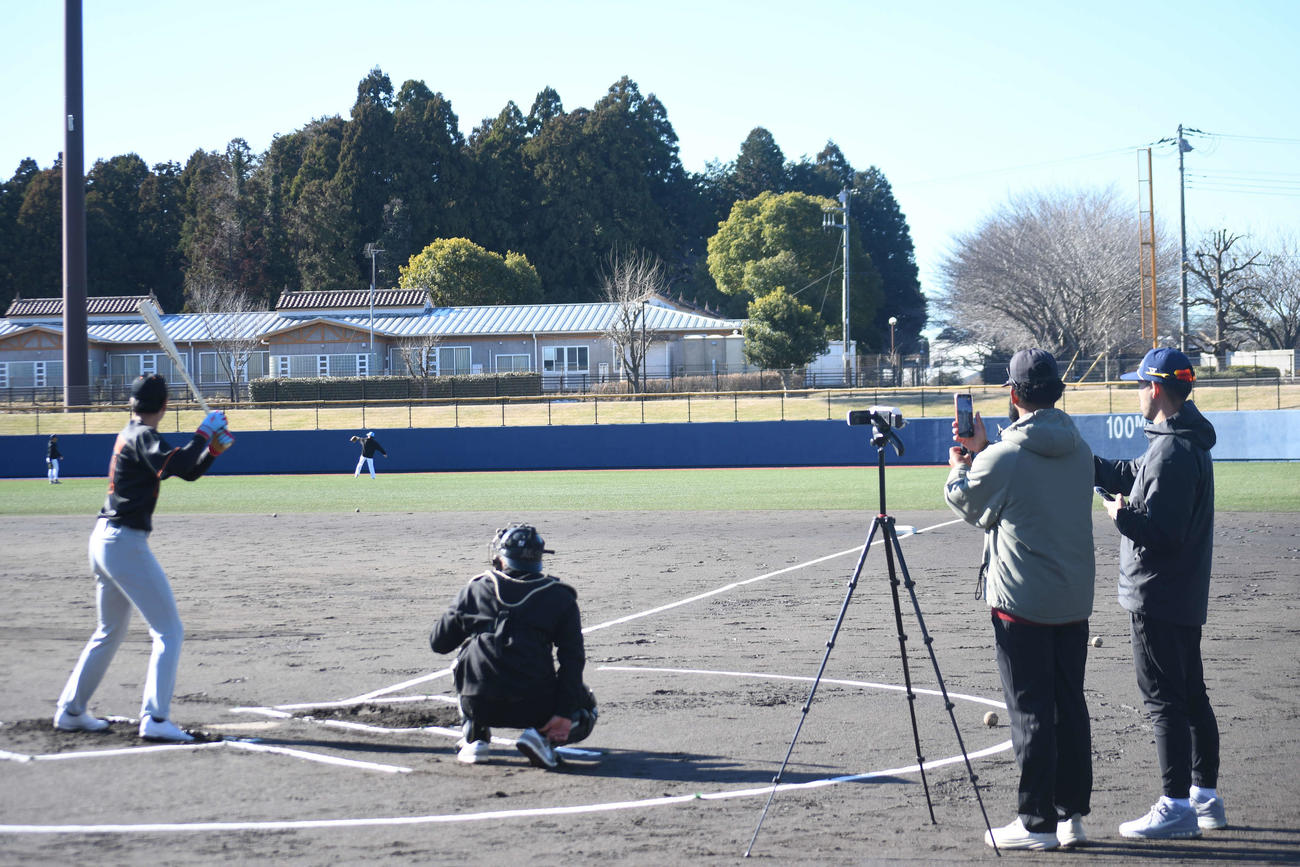 「ショーケース」では、参加した選手たちのプレー映像が逐一撮影されていた(撮影・平山連)