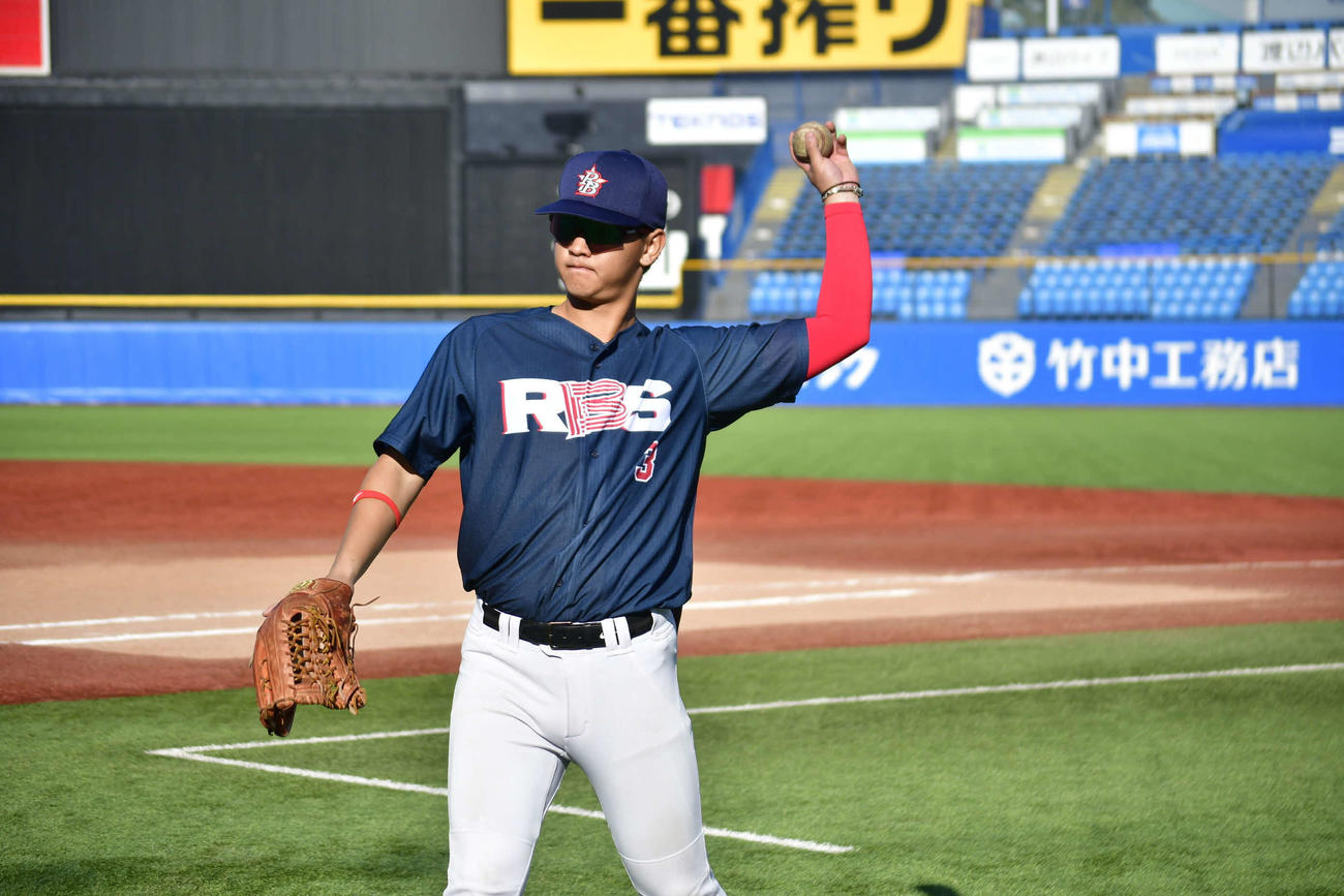 高校野球は選ばず、社会人硬式野球チーム「CLUB REBASE」に所属する松本（撮影・平山連）