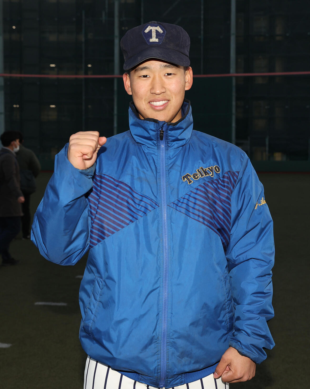 センバツ出場が決定し喜ぶ帝京・安藤（撮影・柴田隆二）