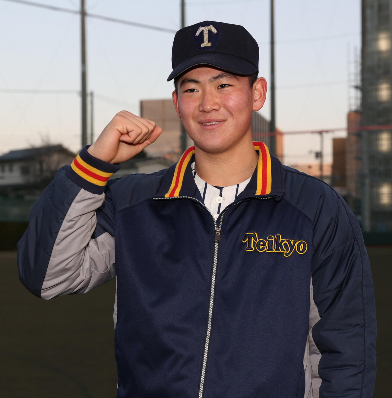 センバツ出場が決定し喜ぶ帝京・目代（撮影・柴田隆二）