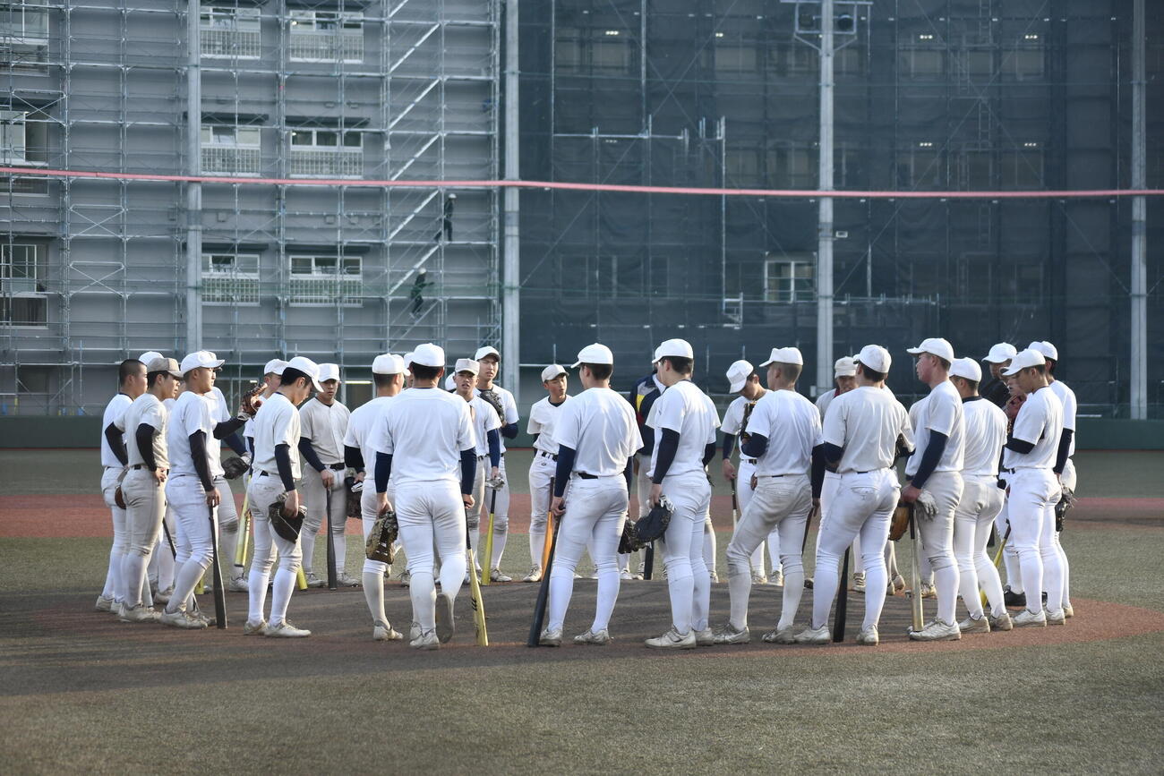 第98回選抜高校野球の出場校発表前日に帝京ナインは学校内のグラウンドで練習を行った（撮影・平山連）