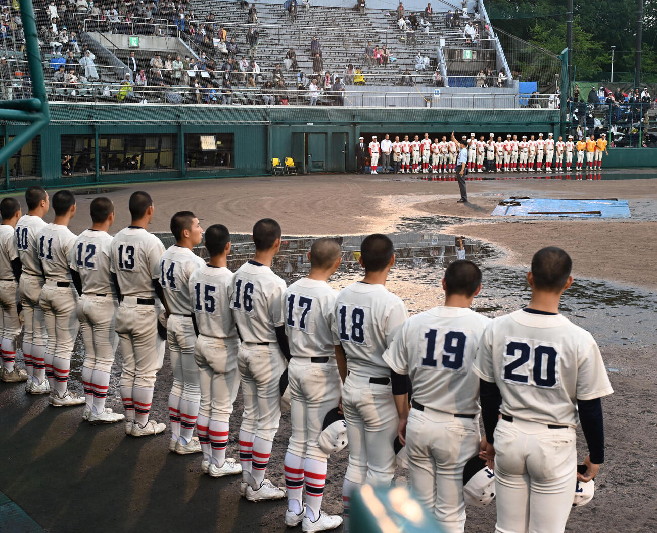 智弁学園との秋季近畿大会準々決勝が降雨のため継続し合いとなった東洋大姫路（2025年10月撮影）