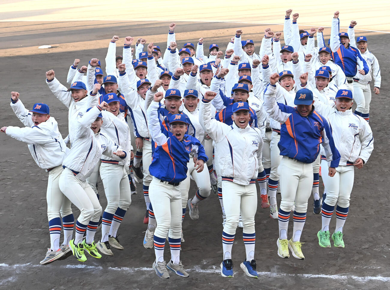 第98回センバツ高校野球大会出場校決定　センバツ出場が決定し喜ぶ神戸国際大付の選手たち（撮影・石井愛子）