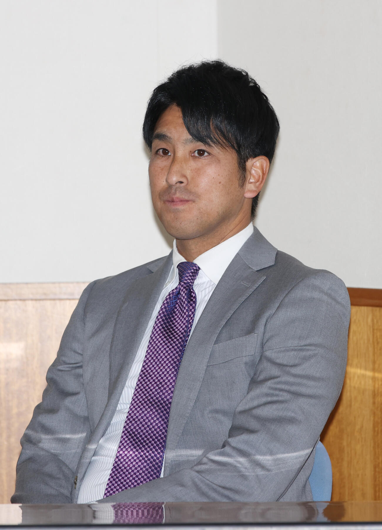センバツ出場の発表を待つ帝京・金田監督（撮影・柴田隆二）