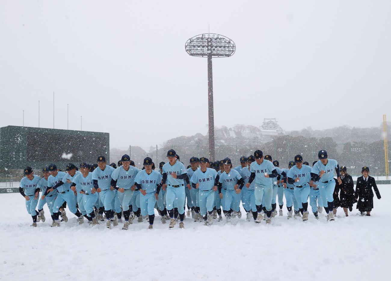 センバツ出場が決定し喜ぶ近江の選手たち（撮影・上山淳一）
