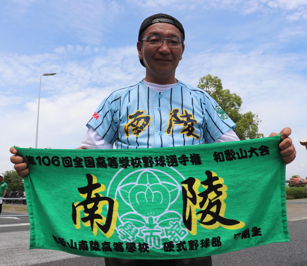 紀北農芸対和歌山南陵　2回戦の応援にかけつけた和歌山南陵の甲斐三樹彦理事長（2024年7月撮影）