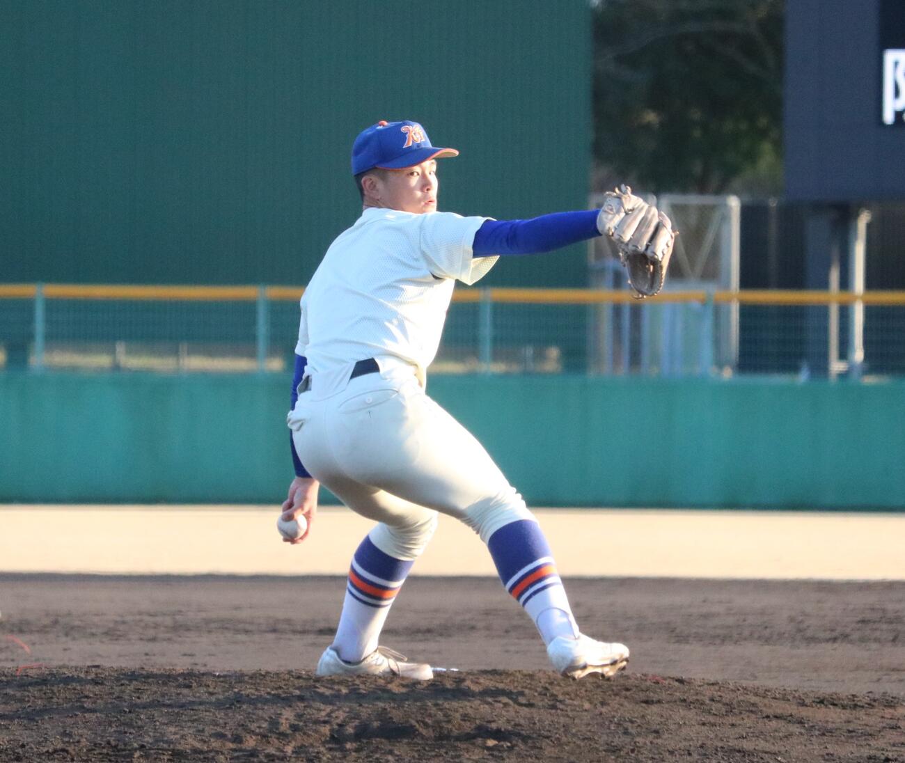 神戸国際大付対関大北陽　神戸国際大付3番手の宮田（撮影・林亮佑）