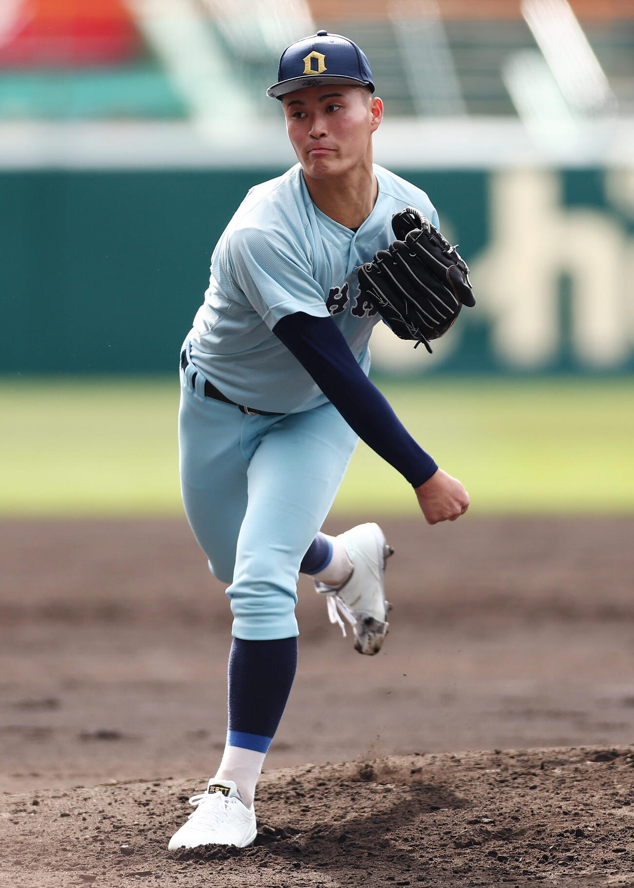 甲子園球場で練習を行う近江・上田（撮影・前田充）