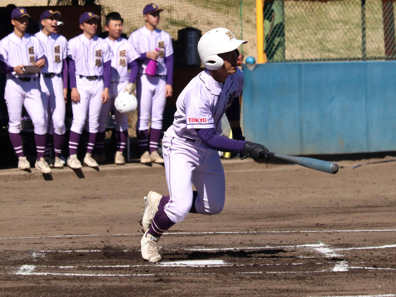 春季東京都大会1次予選　啓明学園－堀越　初回、2死から右越え二塁打を放つ、堀越のDH、荒関（撮影・保坂淑子）