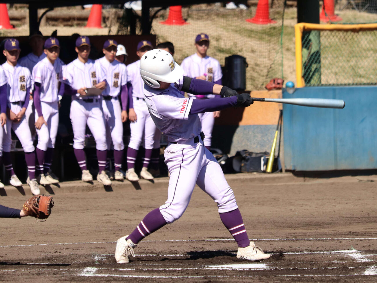 春季東京都大会1次予選　啓明学園－堀越　初回、2死から右越え二塁打を放つ、堀越のDH、荒関（撮影・保坂淑子）