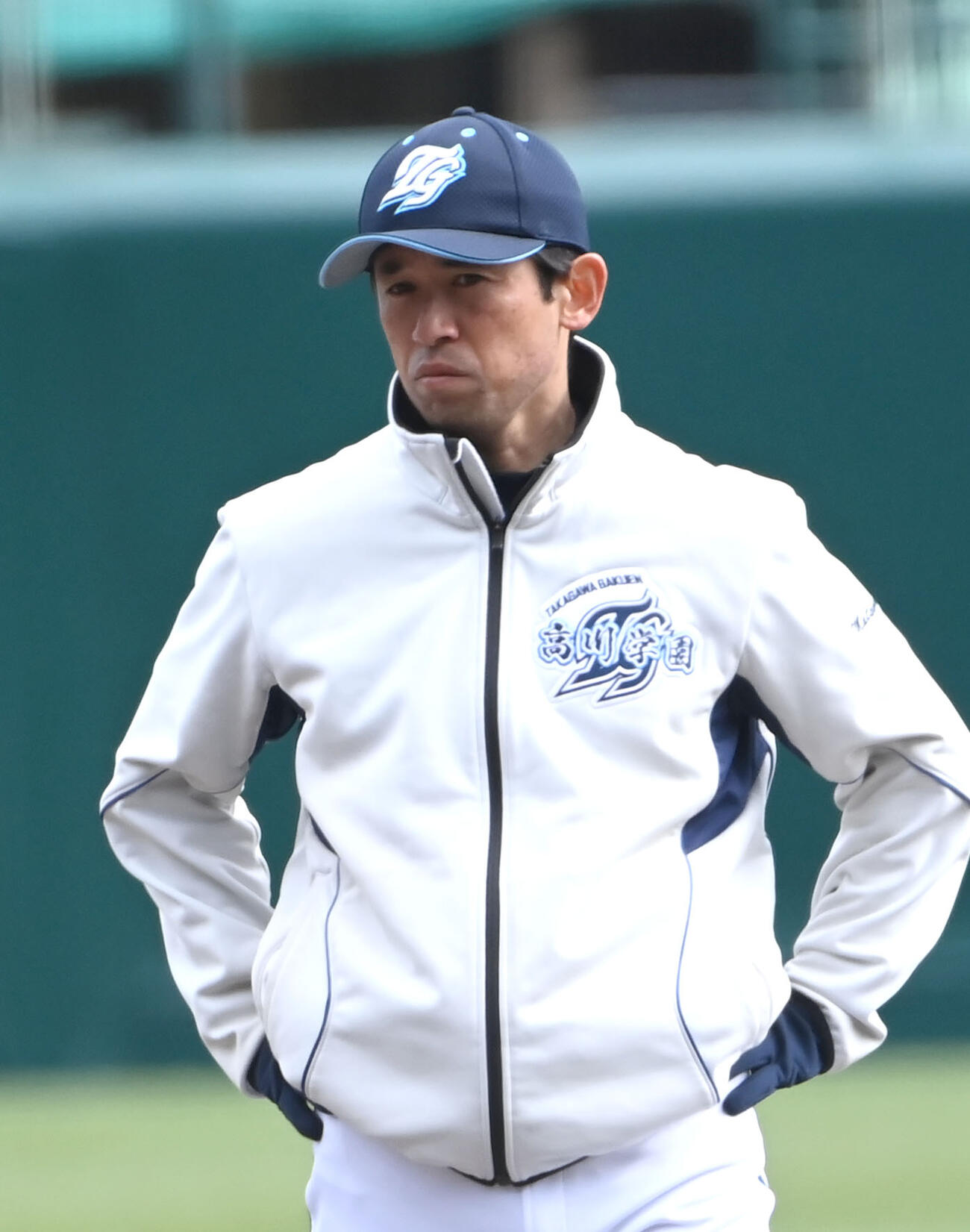 甲子園練習を行う高川学園・松本祐一郎監督（撮影・石井愛子）
