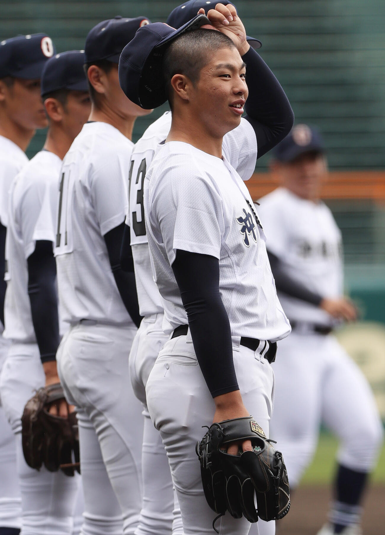 甲子園球場で笑顔を見せる沖縄尚学の末吉（撮影・上山淳一）