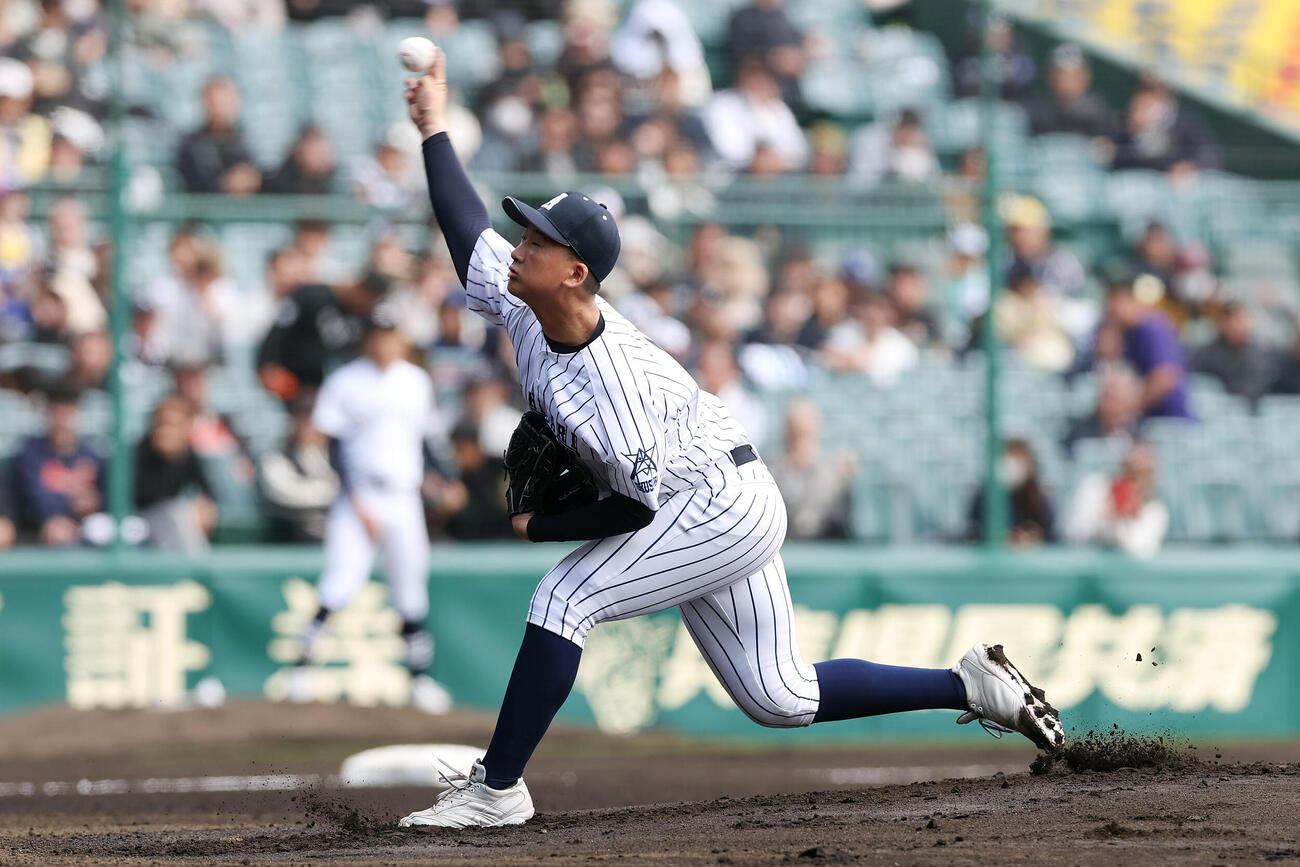 中京大中京対阿南光　力投する阿南光先発の小田（撮影・前田充）