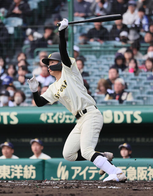 八戸学院光星対崇徳　1回裏崇徳1死一、二塁、田井は左越え2点適時二塁打を放つ（撮影・宮崎幸一）