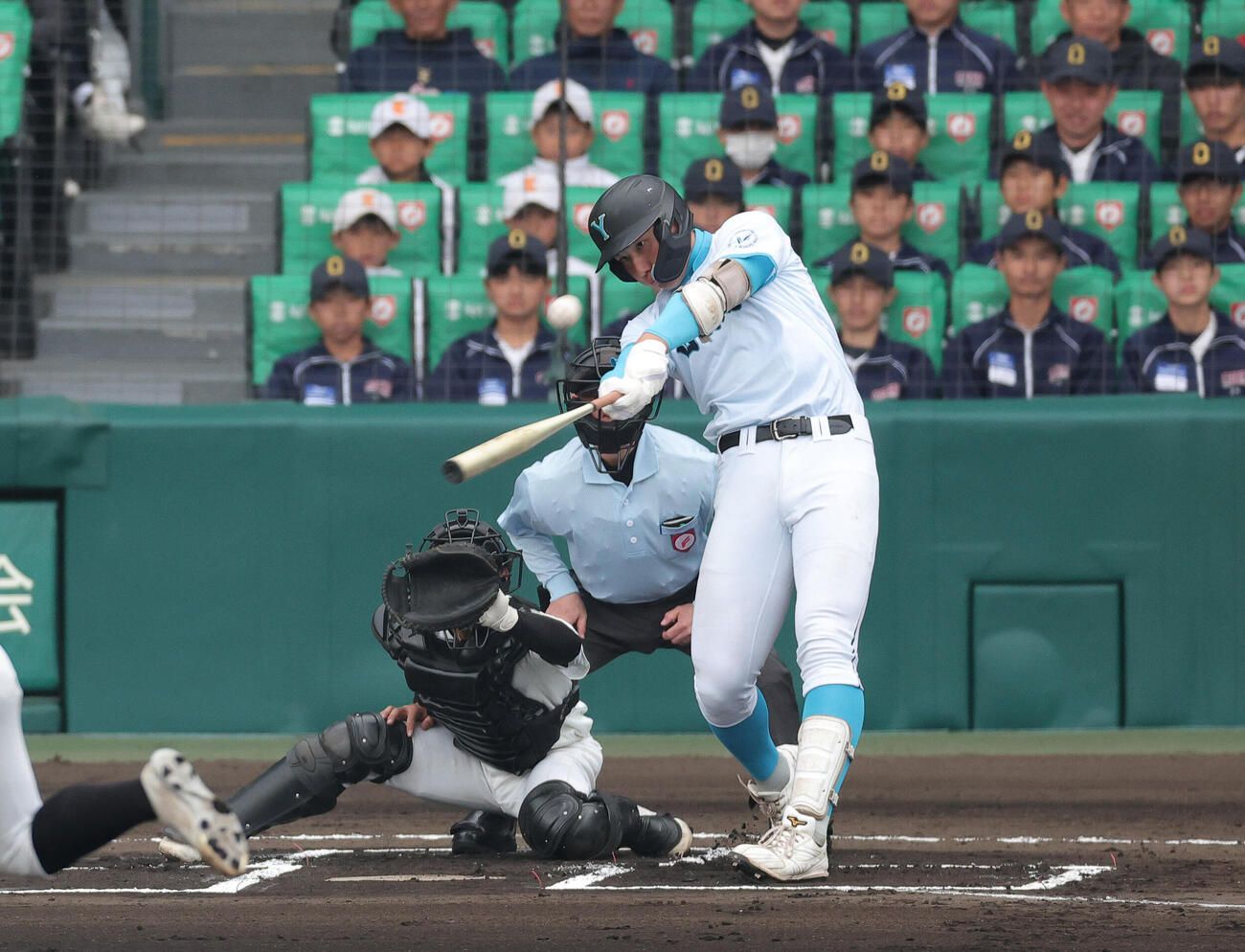 山梨学院対長崎日大　1回表山梨学院1死、菰田は先制の左越え本塁打を放つ（撮影・上山淳一）