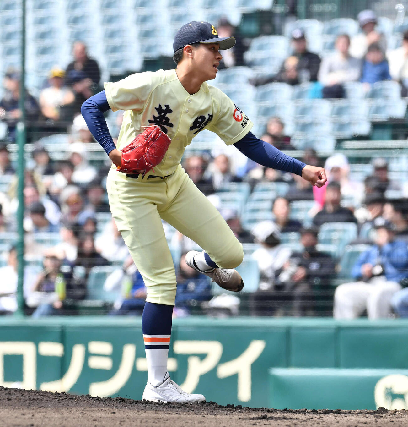 英明対高川学園　英明先発の冨岡（撮影・岩下翔太）