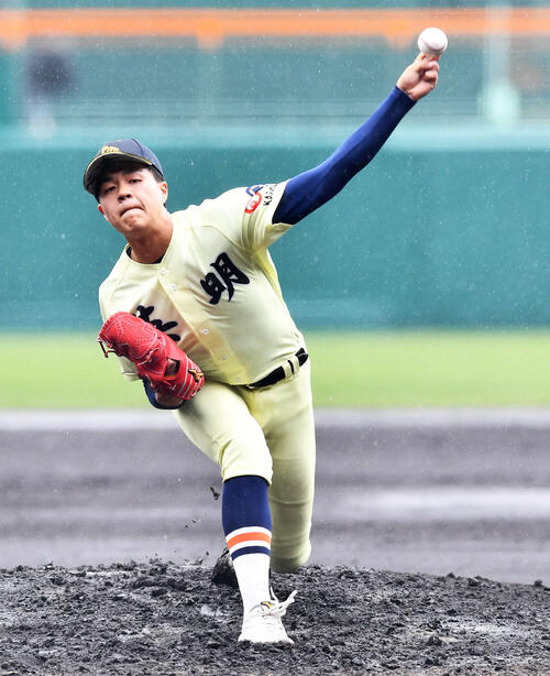 英明対高川学園　英明先発の冨岡（撮影・岩下翔太）