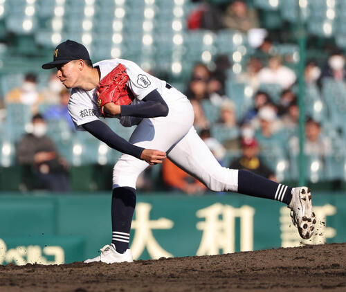 三重対佐野日大　9回2死から登板した三重2番手古川（撮影・西尾就之）