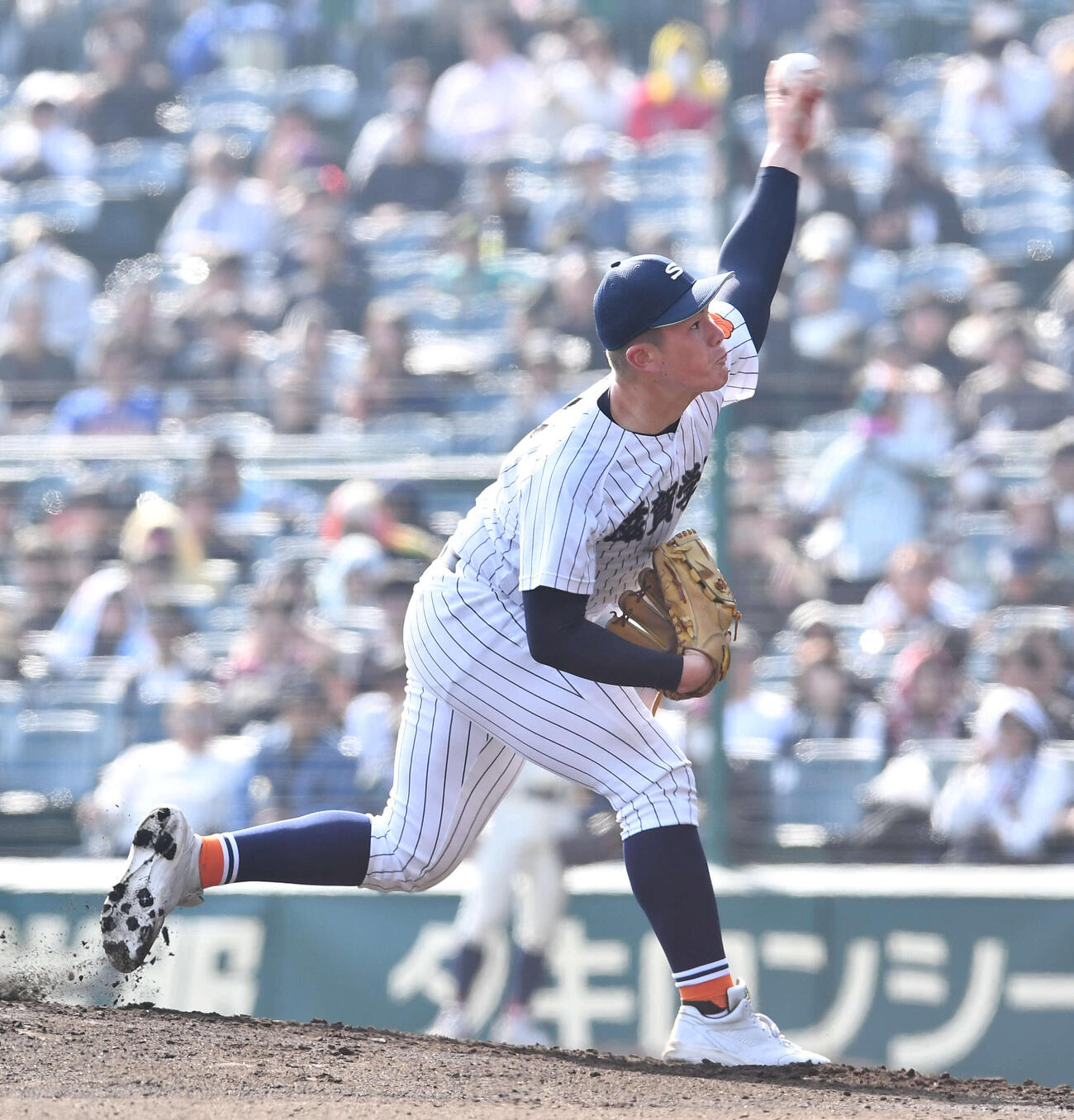 滋賀学園対八戸学院光星　滋賀学園先発の奥間（撮影・岩下翔太）