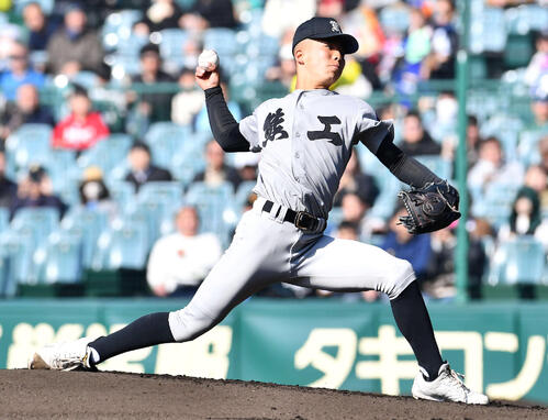 大阪桐蔭対熊本工　熊本工先発の堤（撮影・岩下翔太）
