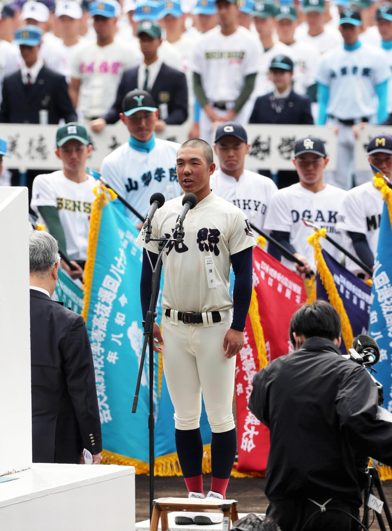 開会式リハーサルで選手宣誓をする北照の手代森主将（撮影・上山淳一）