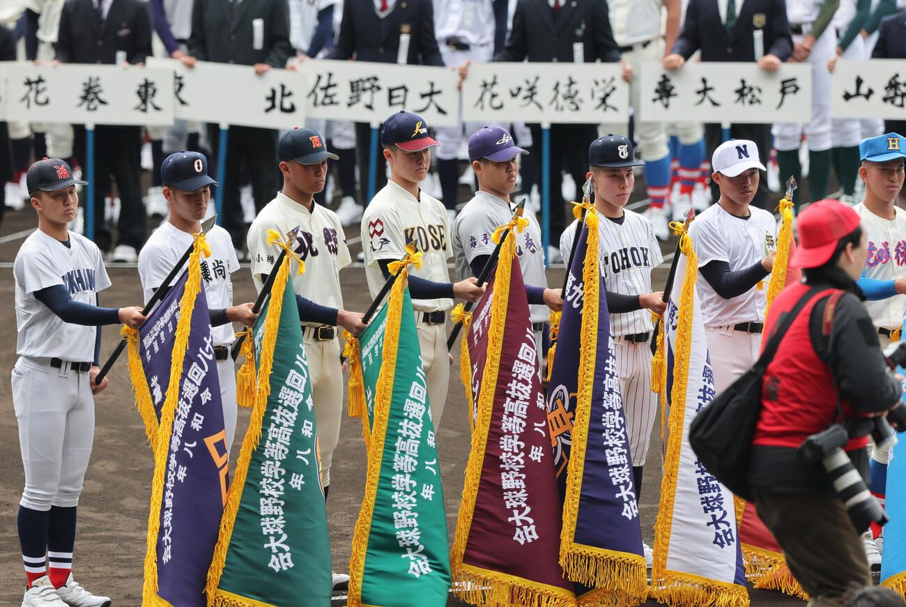 開会式のリハーサルをする選手ら（撮影・上山淳一）