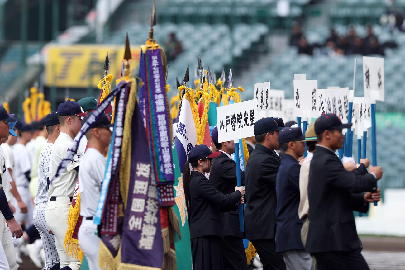 開会式のリハーサルで行進する選手たち（撮影・前田充）