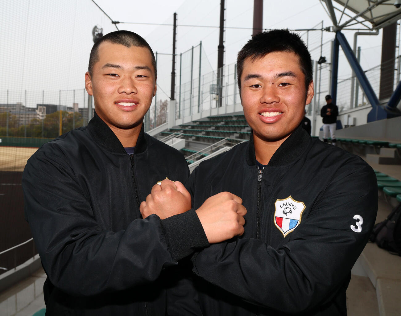 2026年3月18日、初戦を前に意気込む中京大中京の荻田翔惺（左）と松田知暉（撮影・加藤哉）