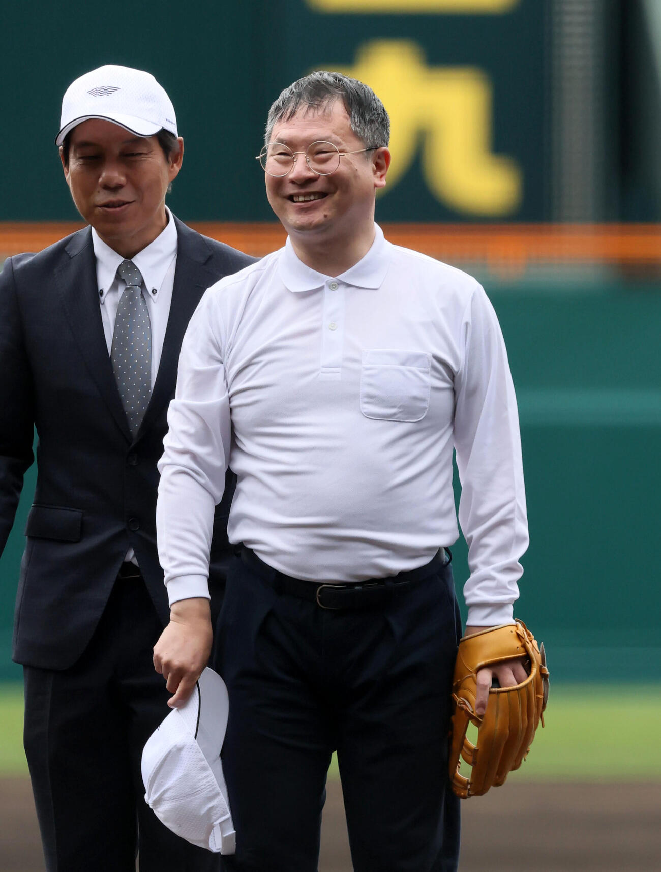 沖縄尚学対帝京　始球式を行った河合純一スポーツ庁長官（撮影・加藤哉）