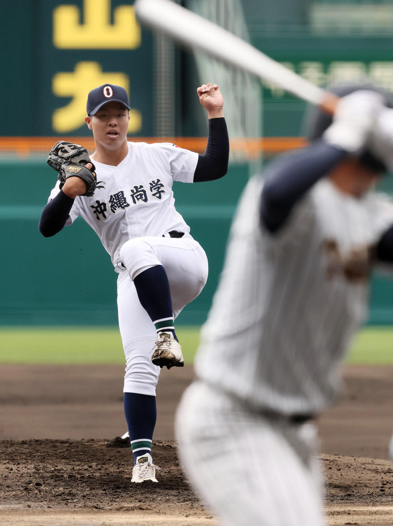 沖縄尚学対帝京　帝京戦に先発する沖縄尚学の末吉（撮影・加藤哉）