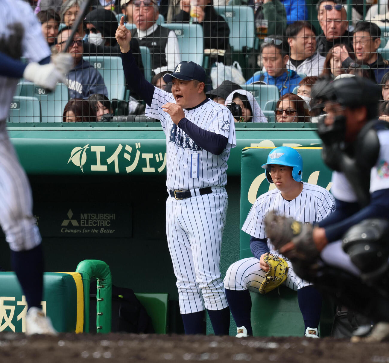 中京大中京対阿南光　指示を出す阿南光高橋監督（撮影・宮崎幸一）