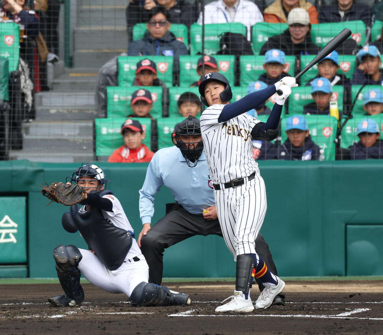 沖縄尚学対帝京　1回裏帝京無死、DHの安藤は空振り三振に倒れる（撮影・上山淳一）
