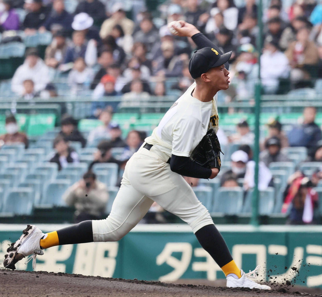 八戸学院光星対崇徳　崇徳先発の徳丸（撮影・宮崎幸一）