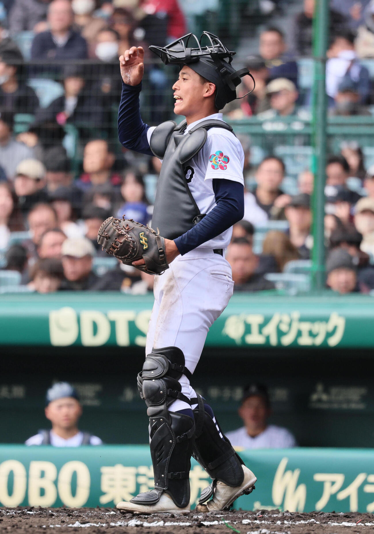 中京大中京対阿南光　7回、中京大中京の捕手・津末（撮影・宮崎幸一）