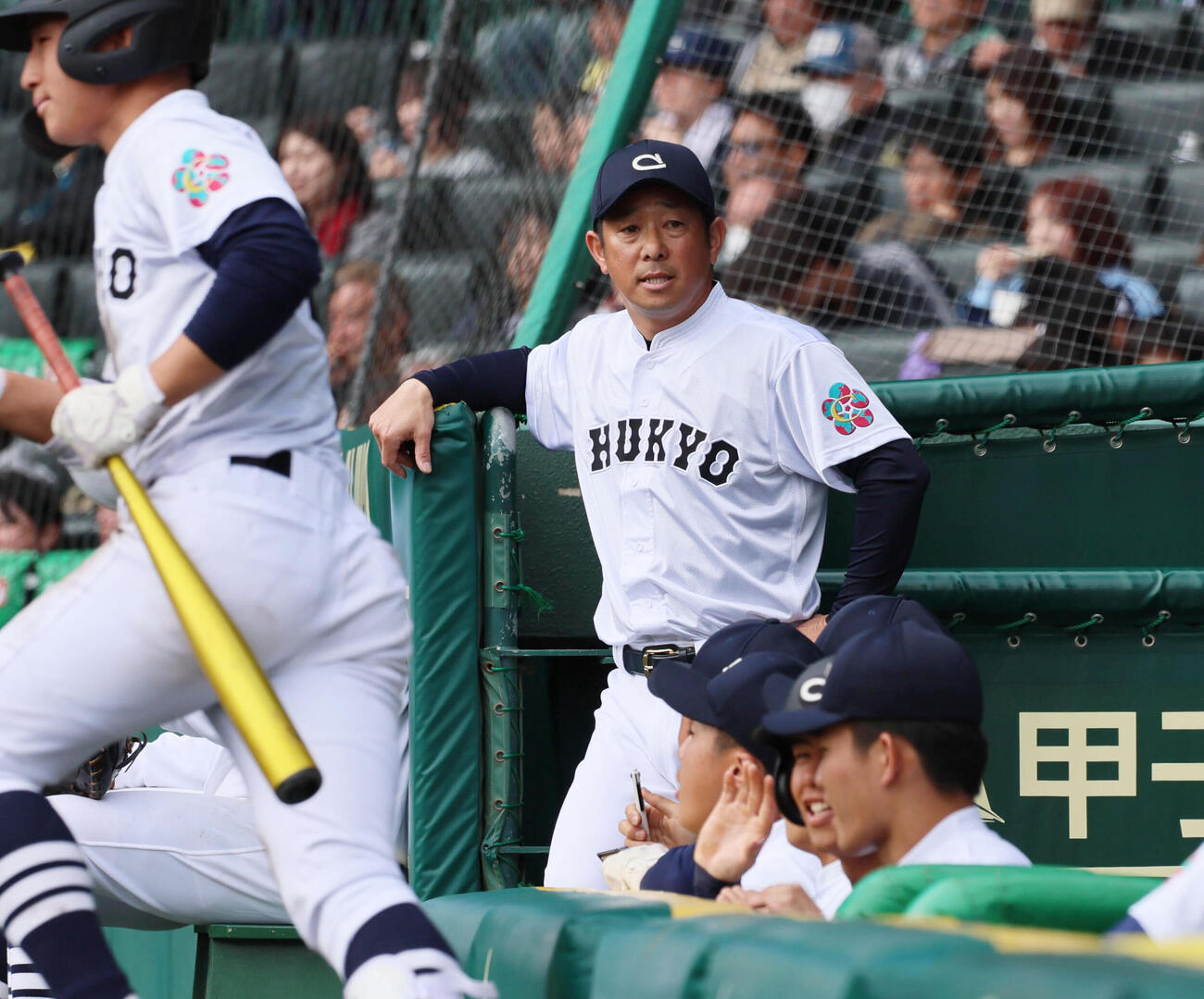 中京対阿南光　指揮を執る中京大中京・高橋監督（撮影・宮崎幸一）