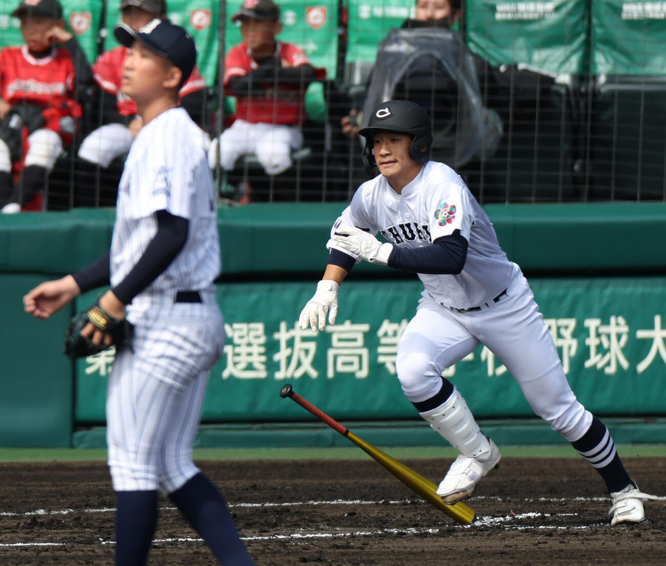 中京大中京対阿南光　2回表中京大中京2死一塁、川石は右越え二塁打を放つ（撮影・上山淳一）