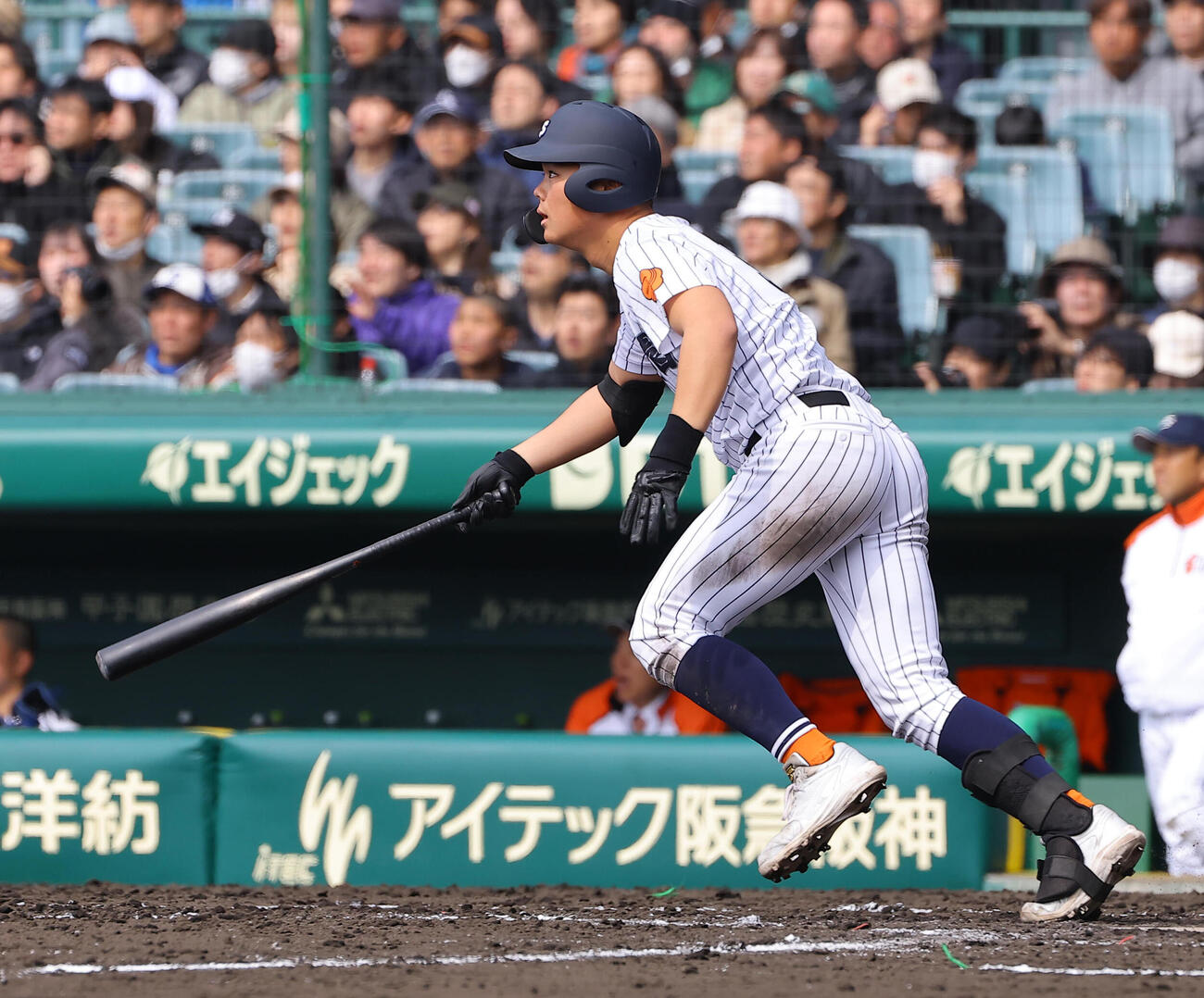 長崎西対滋賀学園　5回裏滋賀学園無死二塁、吉森は勝ち越し適時三塁打を放つ（撮影・上田博志）