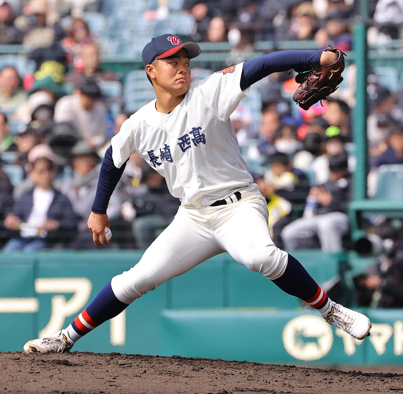長崎西対滋賀学園　2番手で登板する長崎西エース熊（撮影・上田博志）