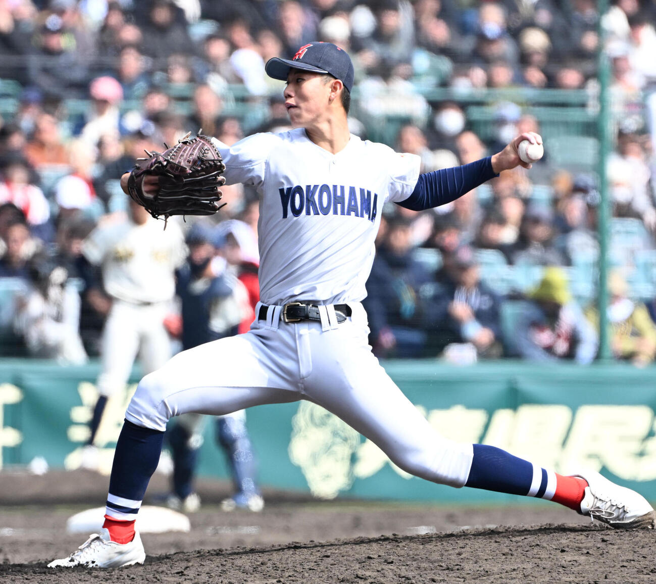 神村学園対横浜　横浜2番手の小林鉄三郎（撮影・石井愛子）
