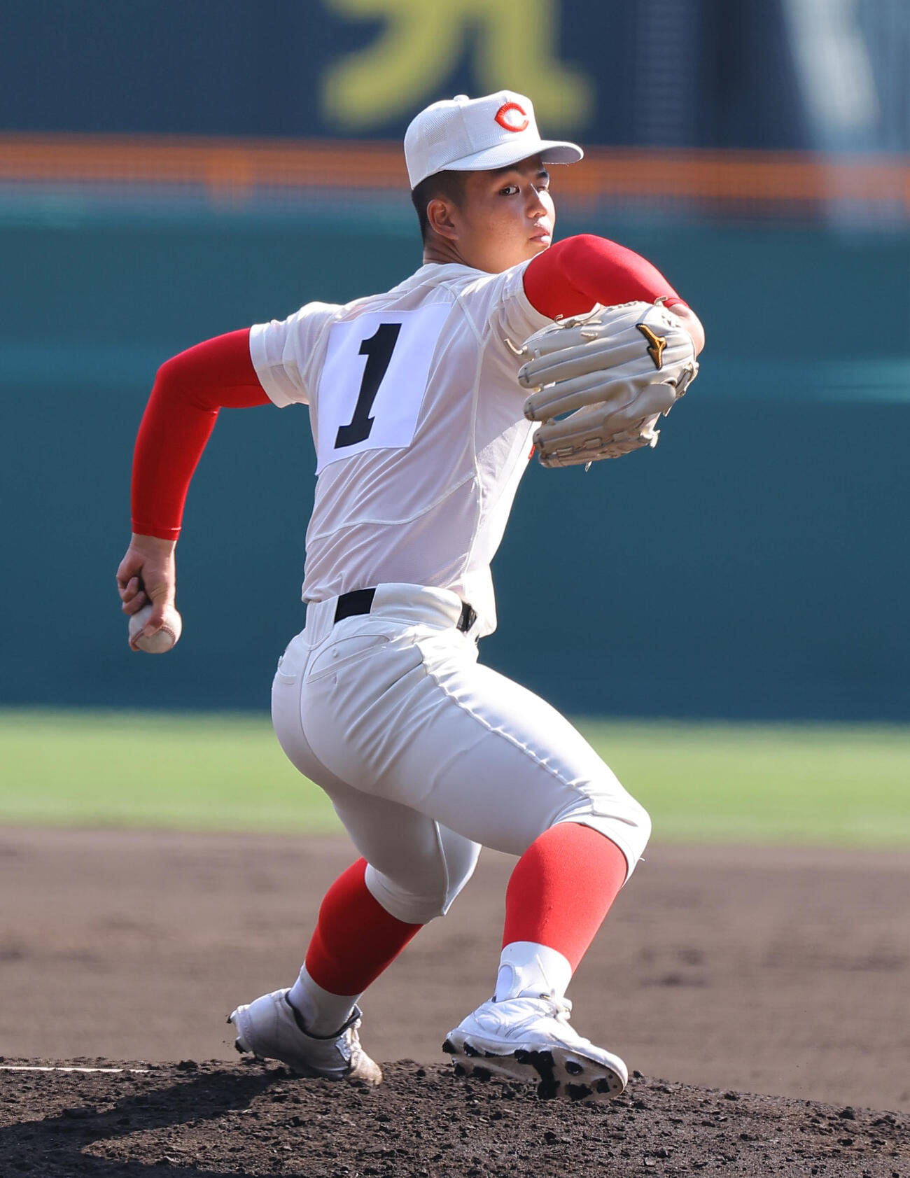 智弁学園対花巻東　智弁学園先発の杉本（撮影・上田博志）