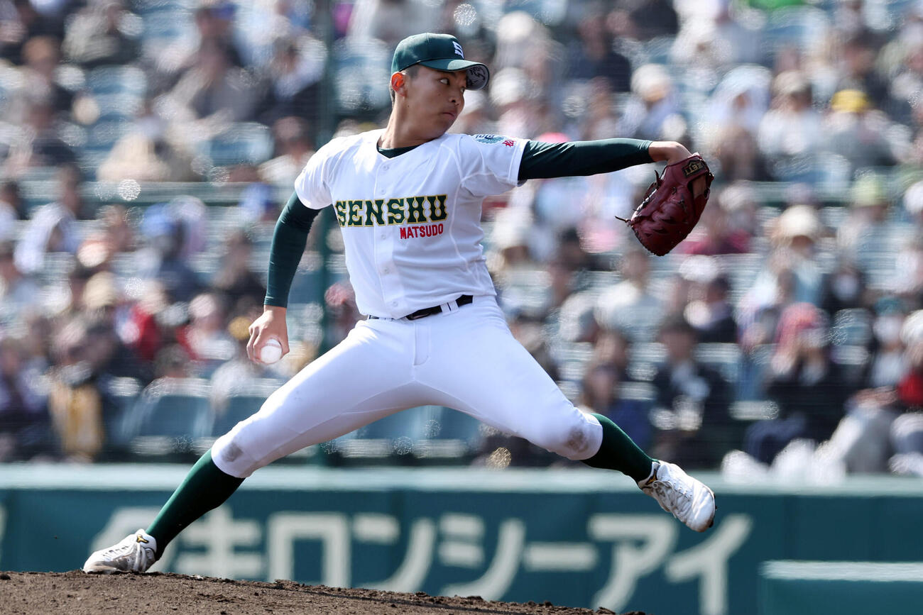 専大松戸対北照　専大松戸先発の門倉（撮影・前田充）