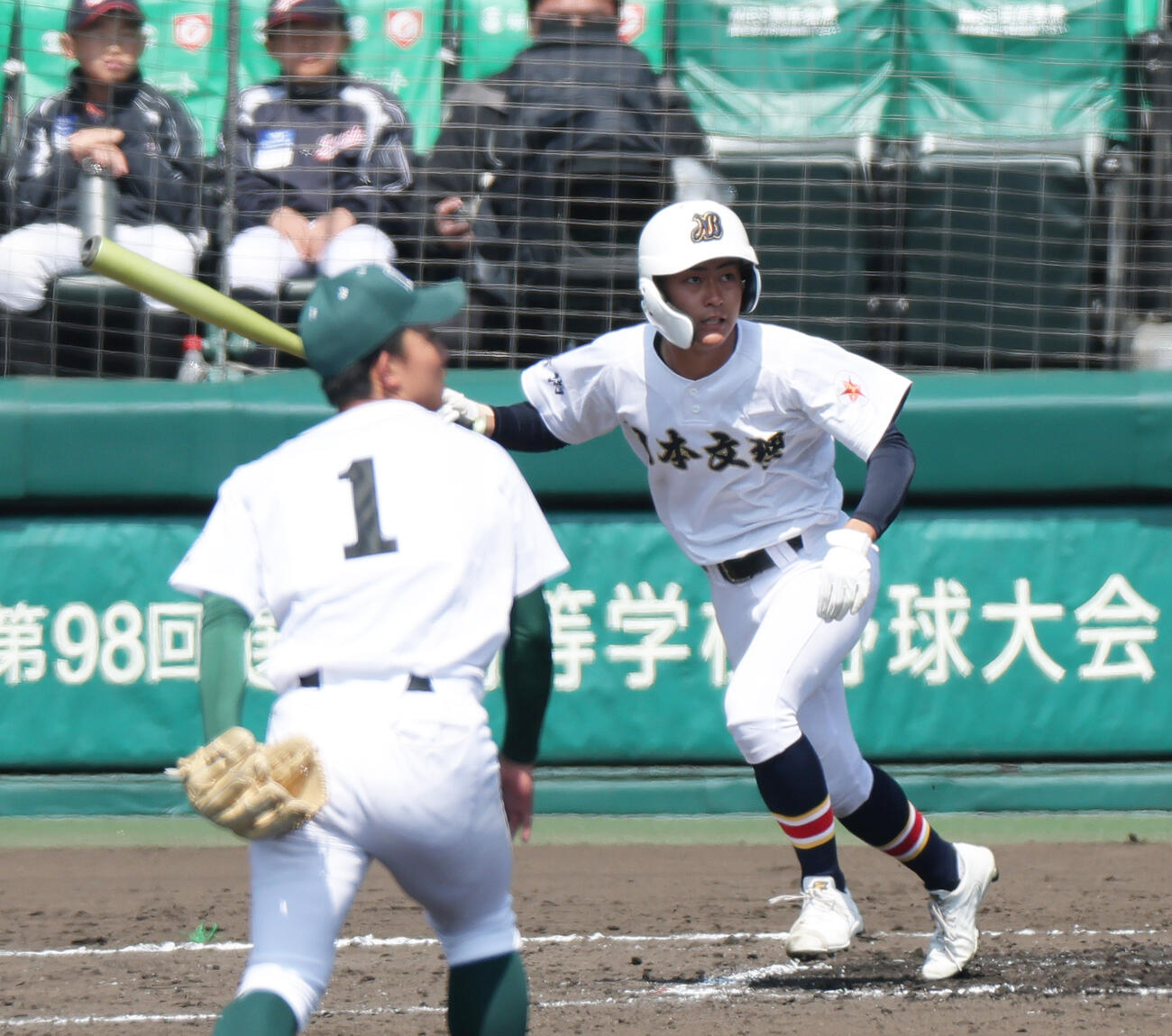 日本文理対高知農　2回表2死二塁、安達は左前適時打を放つ（撮影・上山淳一）