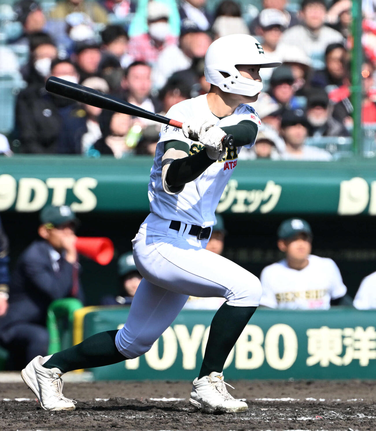 専大松戸対北照　4回表専大松戸1死一、二塁　柴田樹は右中間に適時三塁打を放つ（撮影・石井愛子）