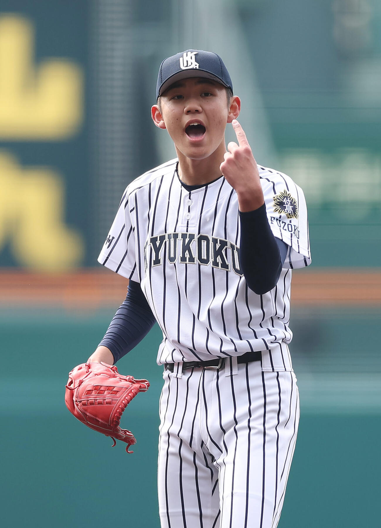 神戸国際大付対九州国際大付　5回表神戸国際大付2死二、三塁、スイングをアピールする岩見（撮影・前田充）