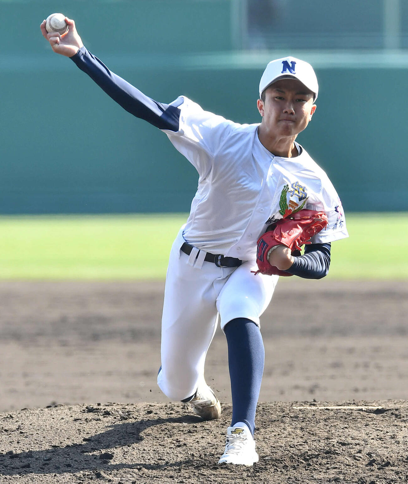 佐野日大対三重　佐野日大先発の鈴木（撮影・岩下翔太）