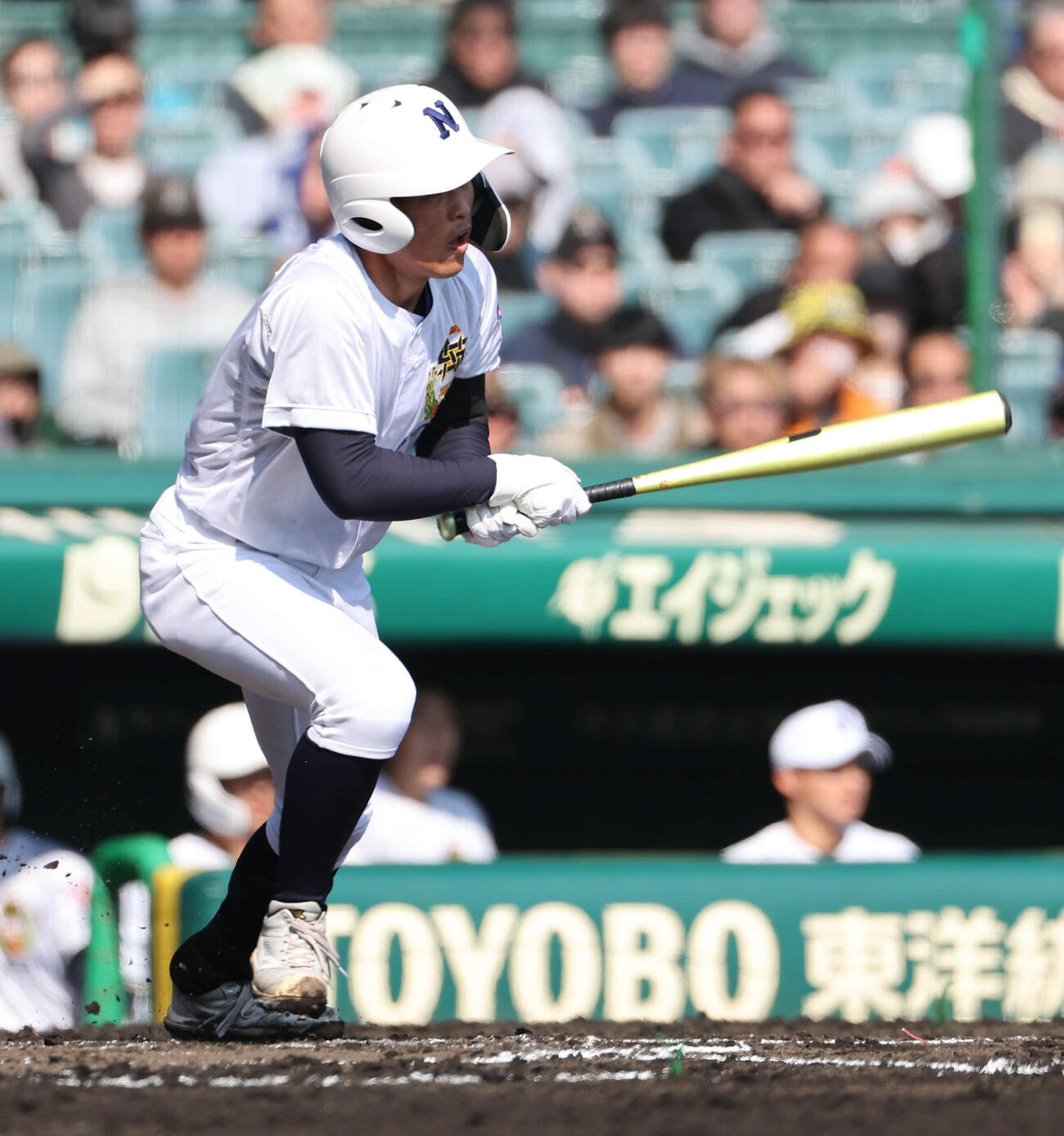 三重対佐野日大　2回表佐野日大1死、中村は左前打を放つ（撮影・西尾就之）
